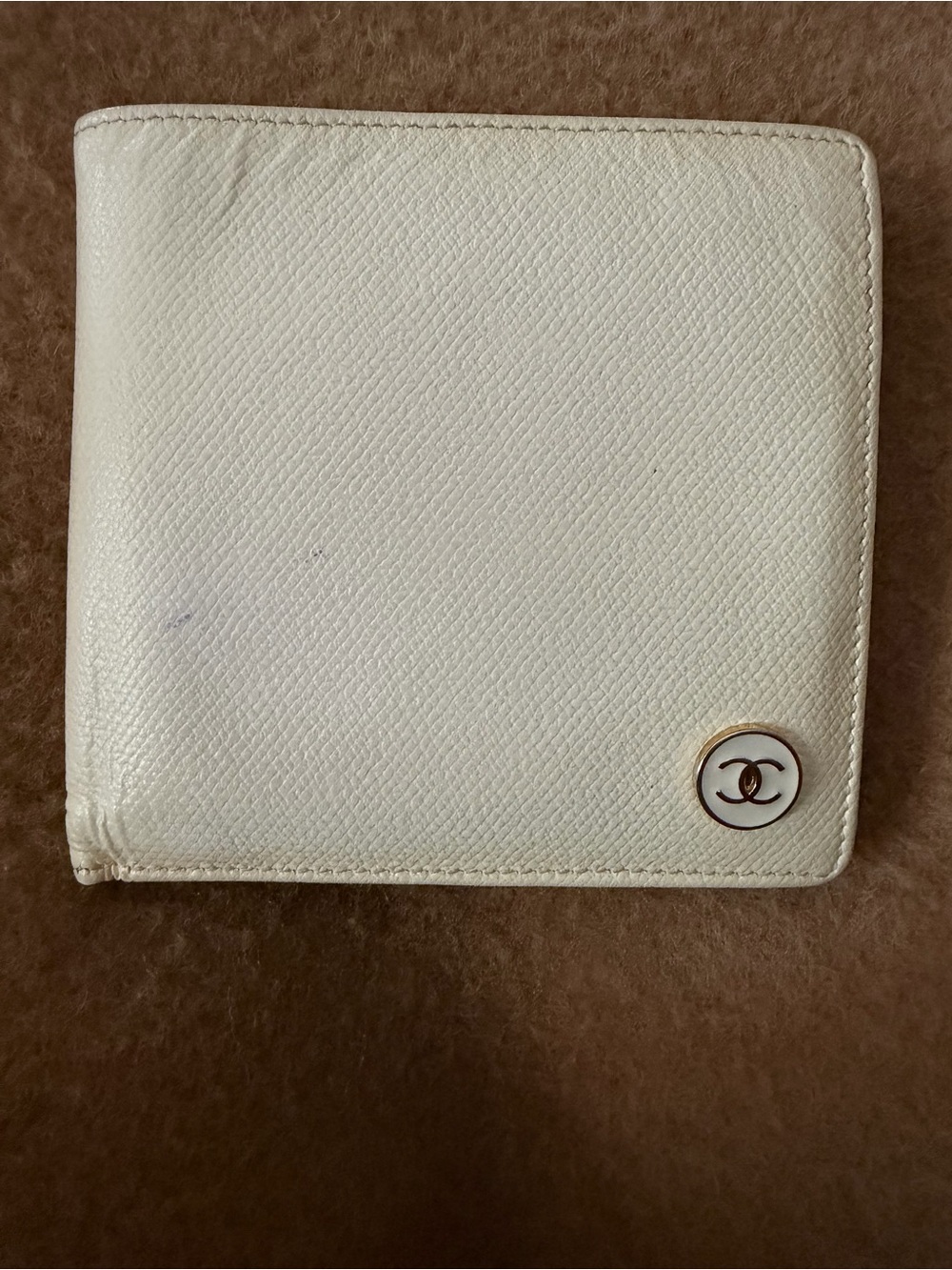 CHANEL Cream Textured Leather Bifold Wallet with CC Emblem